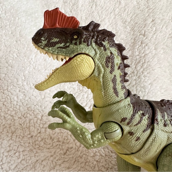 Jurassic World: Dominion Massive Action Yangchuanosaurus Figure Dinosaur Toy - Picture 2 of 7